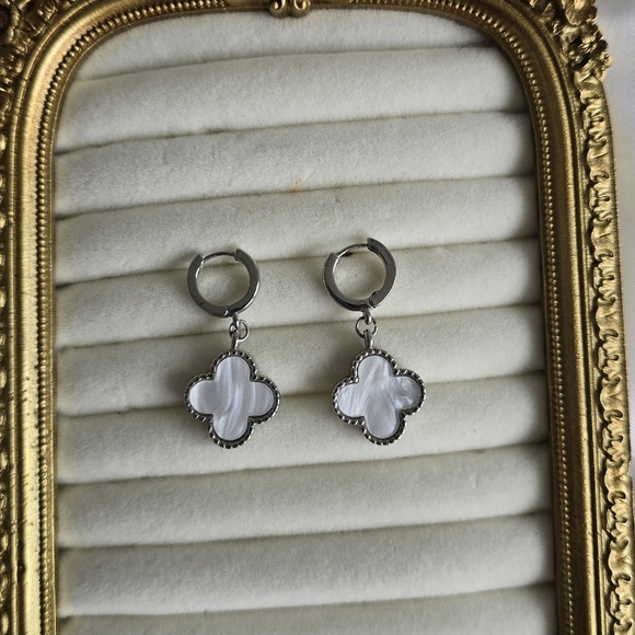 Mother of Pearl Clover Hoop Earrings | Chic Minimal Luxe 🤍 - Picture 4 of 7
